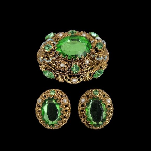 West Germany Vintage Elegant Green and Gold Jewelry Set Brooch Clip On Earrings - Picture 3 of 15